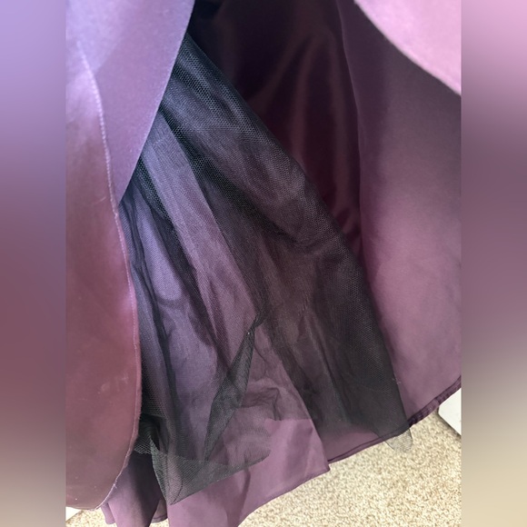 Elegant Purple Bridesmaid Gown With Pockets - Picture 5 of 5